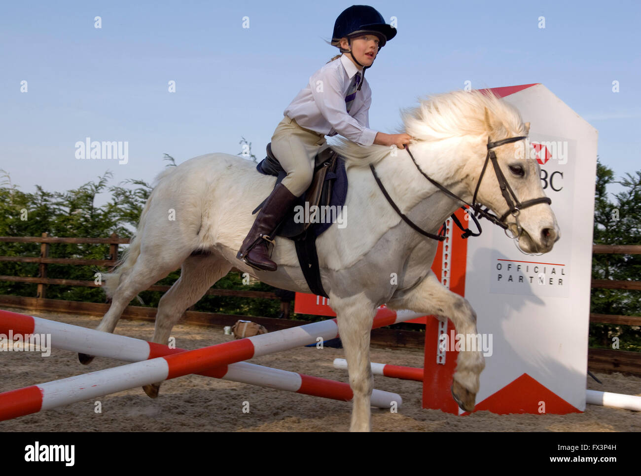 Pony Club meeting in Devonshire with help from olympic equestrian Mary