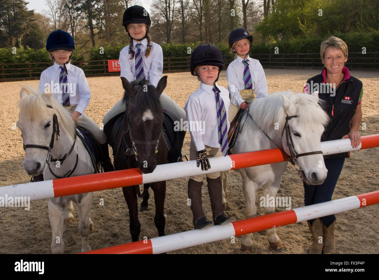 Pony Club meeting in Devonshire with help from olympic equestrian Mary