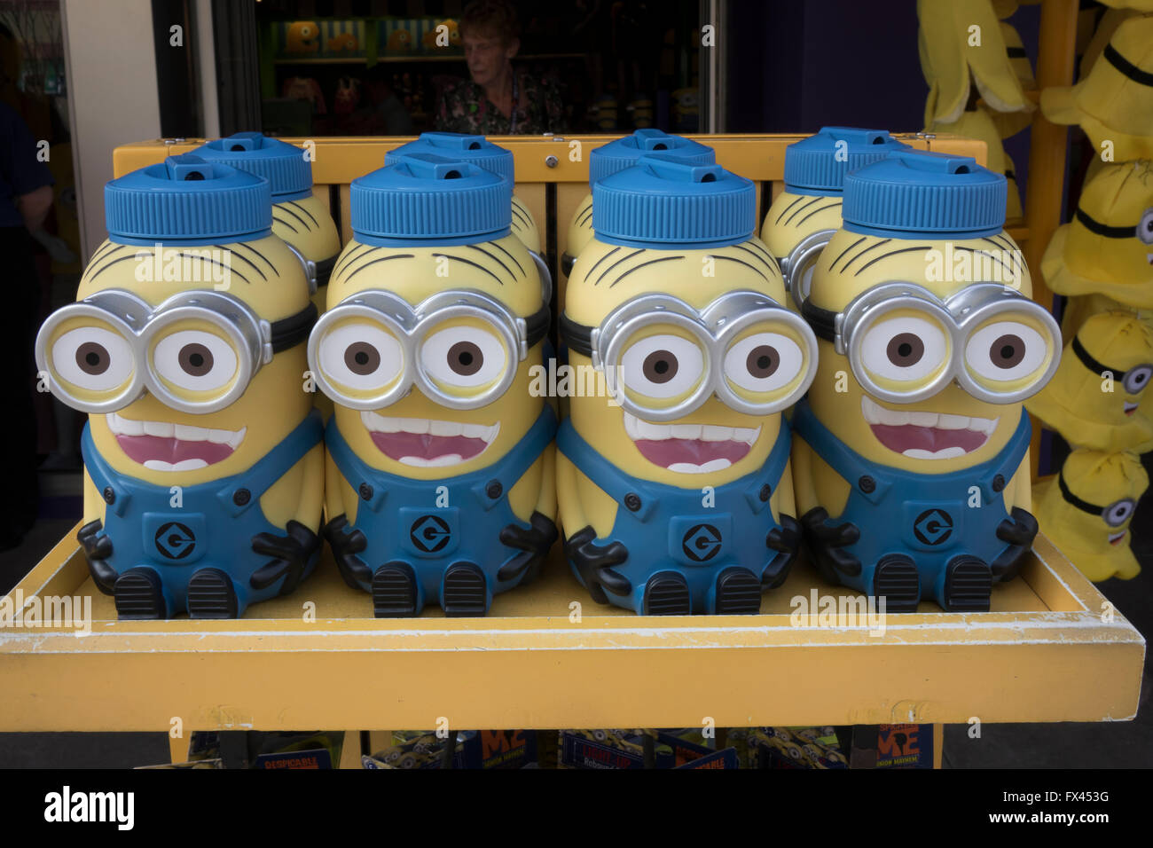 https://c8.alamy.com/comp/FX453G/dave-the-minion-souvenir-water-bottles-on-sale-in-a-retail-store-at-FX453G.jpg