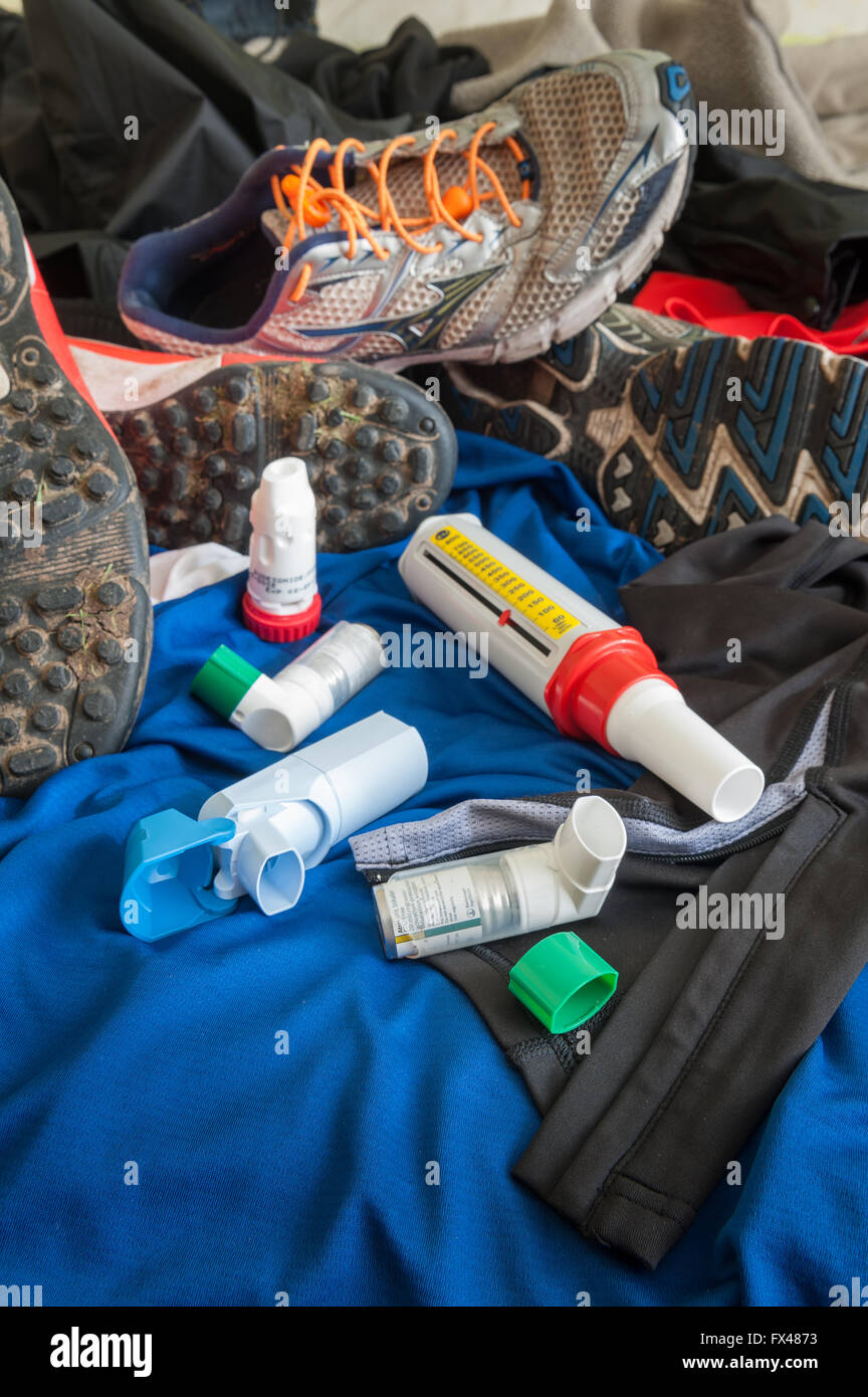Sports induced asthma peak flow running shoes kit gear with breathing assistants inhalers and pumps Stock Photo