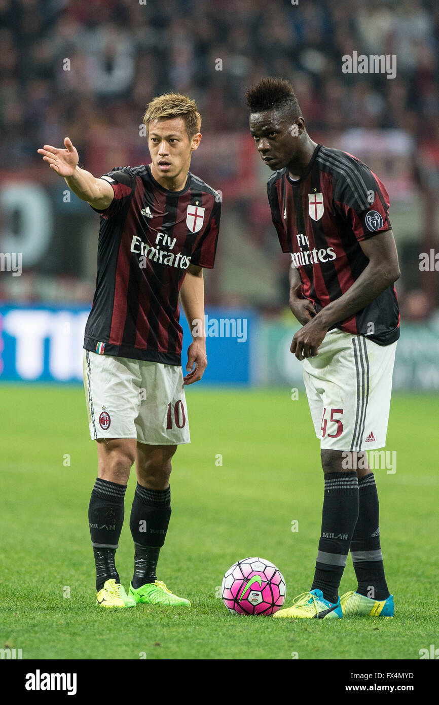 Milan Italy 9th Apr 16 L R Keisuke Honda Mario Balotelli Milan Football Soccer Keisuke Honda And Mario Balotelli Of Ac Milan Prepare To Take A Free Kick During The Italian Serie A