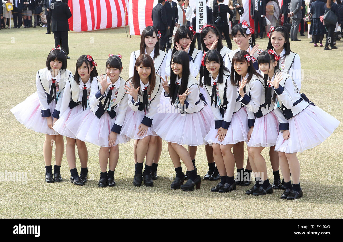 NMB、HKT、NGT48生写真 Yahoo!オークション - NGT48 中井りか 生写真 翼はいらない 劇場