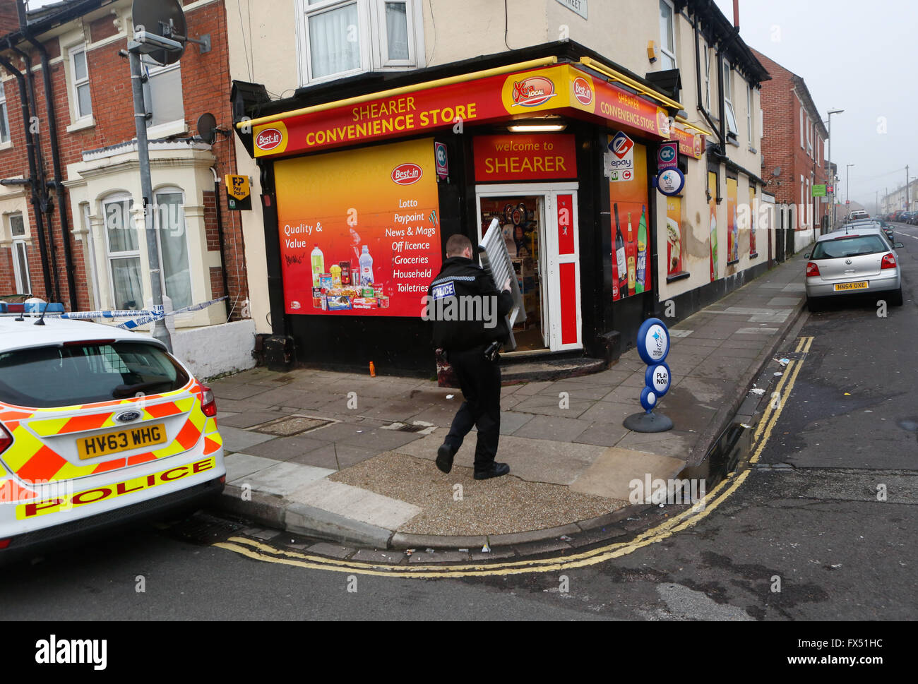 Portsmouth, UK. 12th April 2016. Police in Portsmouth are hunting  a person who attacked  a teenage girl in Fratton last night Emergency services rushed to the scene just after 7pm. The victim who answered the door to the attacker was seriously assaulted she  rushed  to Southampton  General   Hospital after being hit numerous times with a hammer. The 17 year old girl is said to be in a critical condition but stable. Credit:  uknip/Alamy Live News Stock Photo