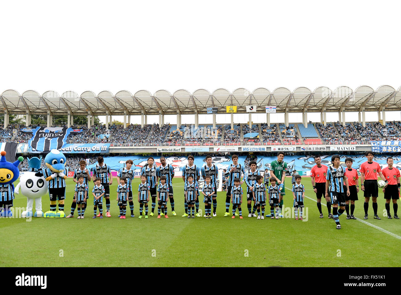Kanagawa, Japan. 10th Apr, 2016. Kawasaki Frontale team group lineup