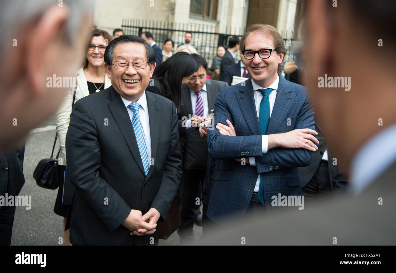 Berlin, Germany. 12th Apr, 2016. German Minister of Transport Alexander Dobrindt (CSU, r) and his Chinese counterpart Wan Gang speaking with representatives of the car industry before a conference of the Ministry of Transport on alternative drives using fuel cells at the Ministry of Transport in Berlin, Germany, 12 April 2016. At the 'H2Mobility Kongress', representatives of politics and economy consider a comprehensive introduction of hydrogen and fuel cell technology for automotives. PHOTO: BERND VON JUTRCZENKA/dpa/Alamy Live News Stock Photo