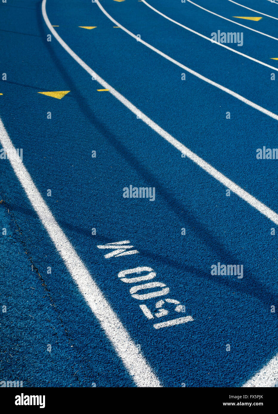 Blue athletics track hi-res stock photography and images - Alamy