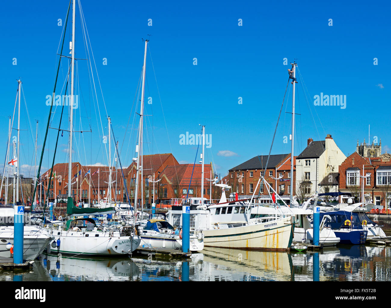 Marina mast yacht boats hi-res stock photography and images - Alamy