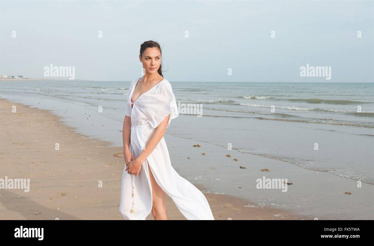 CRIMINAL (2016) GAL GADOT ARIEL VROMEN (DIR) MOVIESTORE COLLECTION LTD  Stock Photo - Alamy