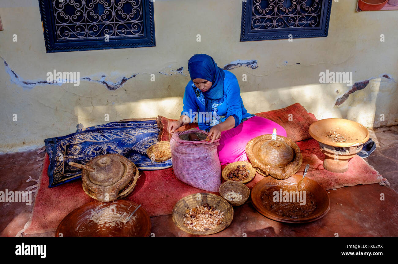 Crushing nuts hires stock photography and images Alamy
