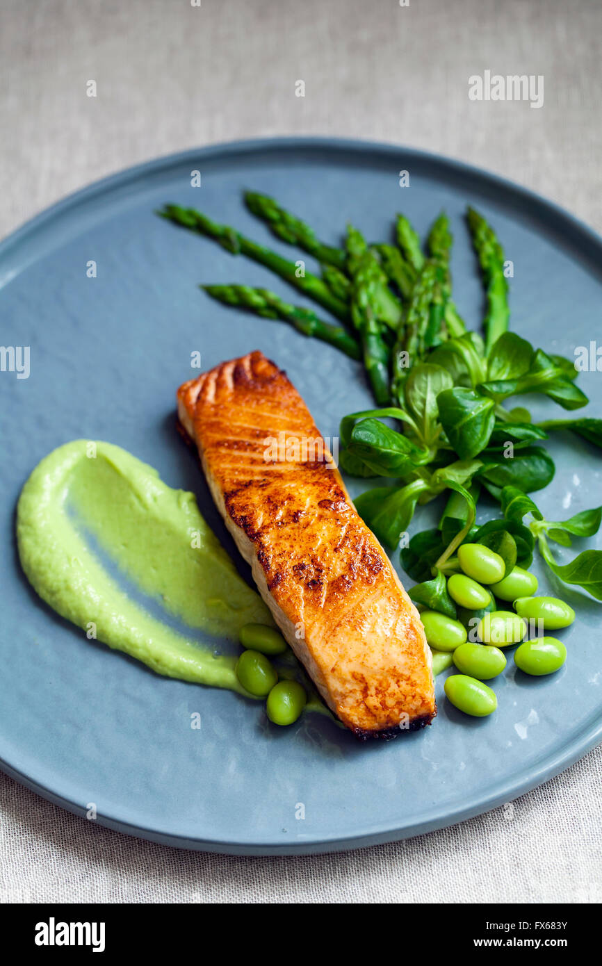 Salmon, lamb lettuce, asparagus and soy beans Stock Photo Alamy