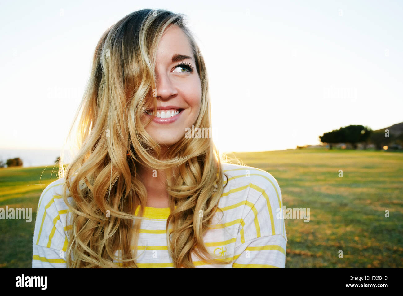 Woman face smiling outdoor blonde hi-res stock photography and images ...