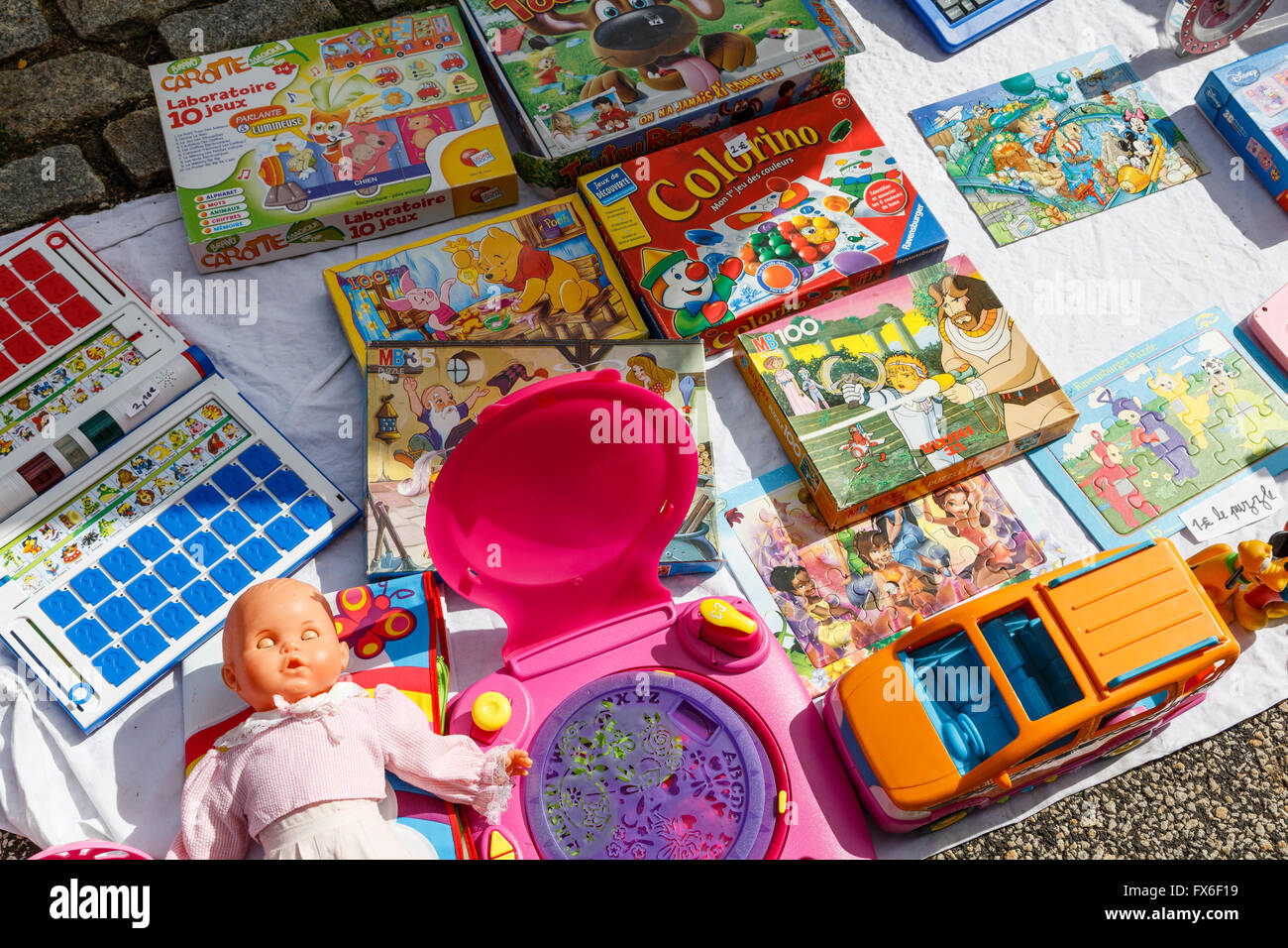Toys on sale hi-res stock photography and images - Alamy