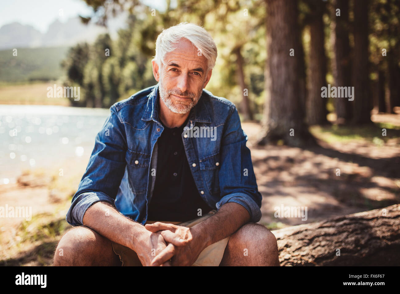 Man staring at lake hi-res stock photography and images - Alamy