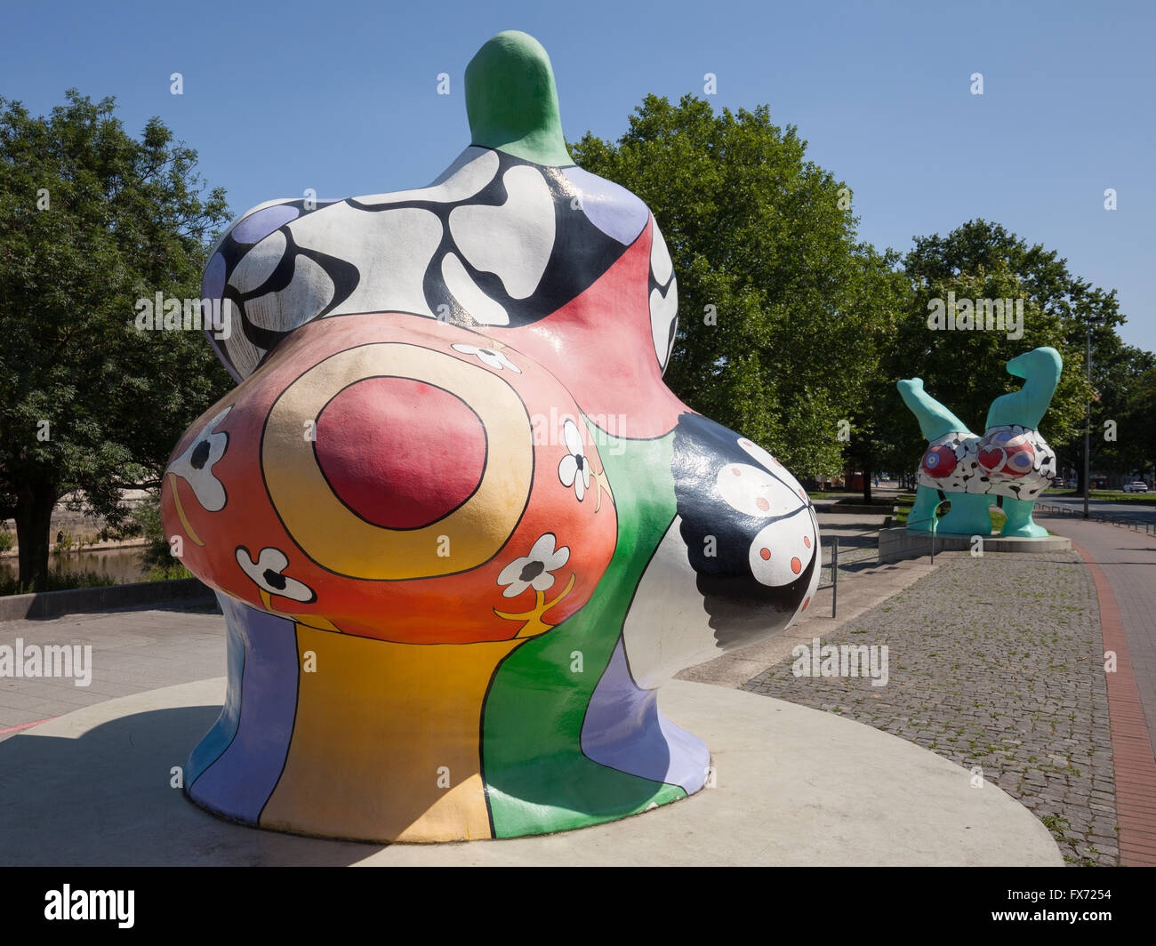 Nana sculptures by Niki de Saint Phalle, Leineufer, Hanover, Lower Saxony,  Germany Stock Photo - Alamy