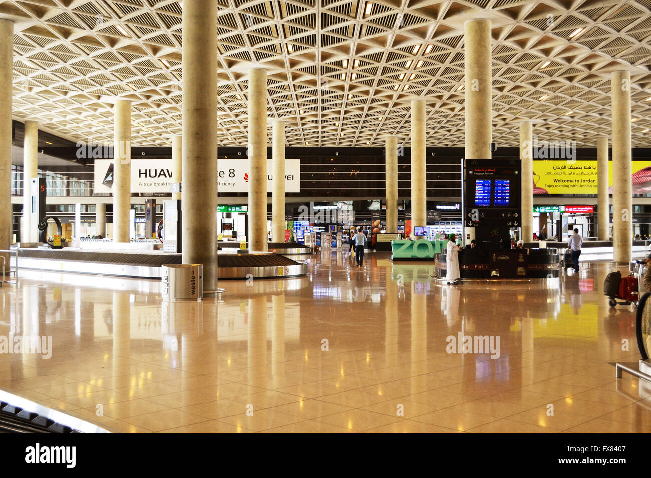 Línea de visión jefe reinado Amman, Jordan: Queen Alia International Airport luggage belt area Stock  Photo - Alamy