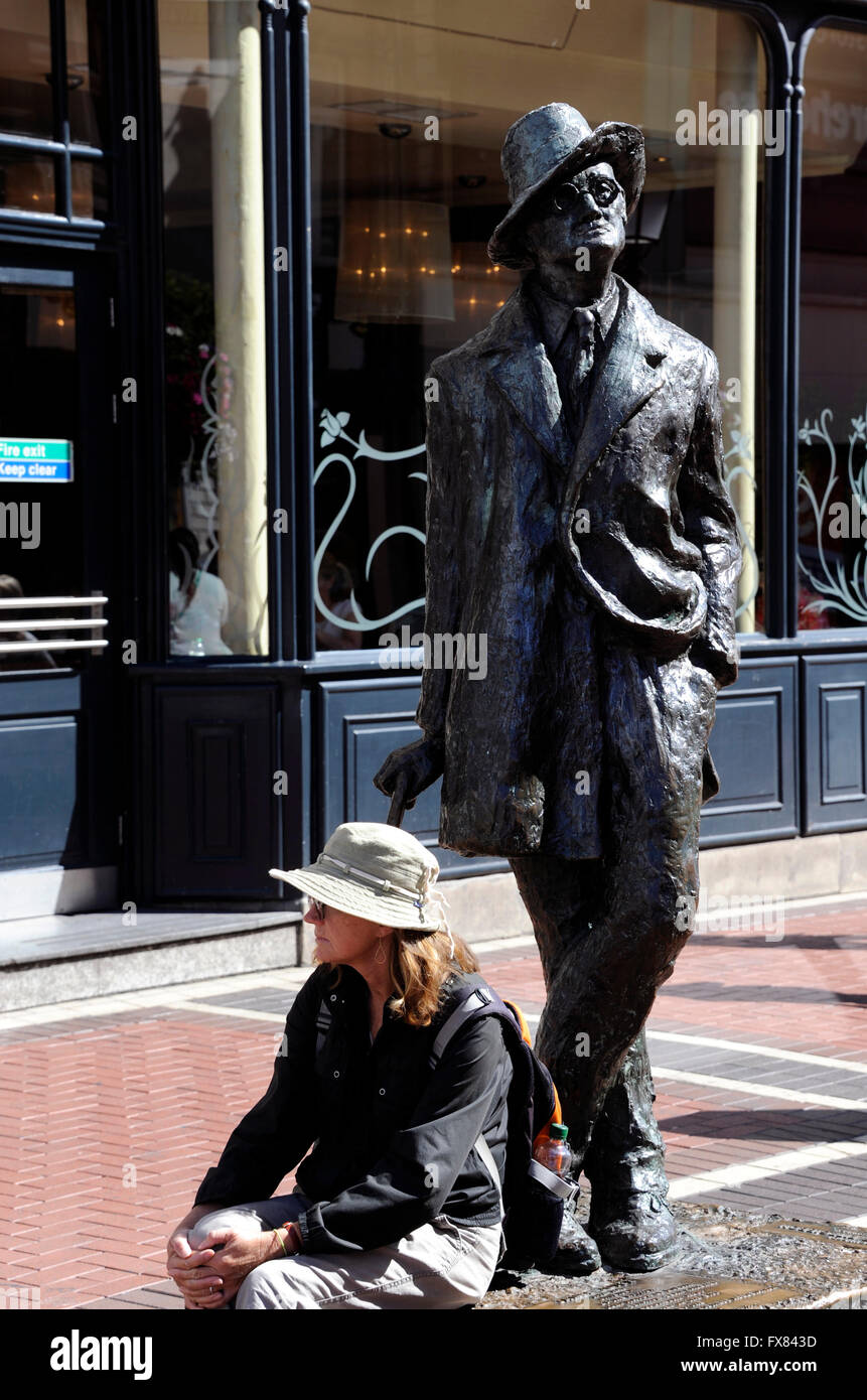 James Joyce statue by Marjorie Fitzgibbon sculptor in front the Cafe ...