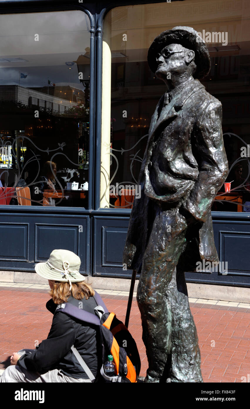 James Joyce statue by Marjorie Fitzgibbon sculptor in front the Cafe ...