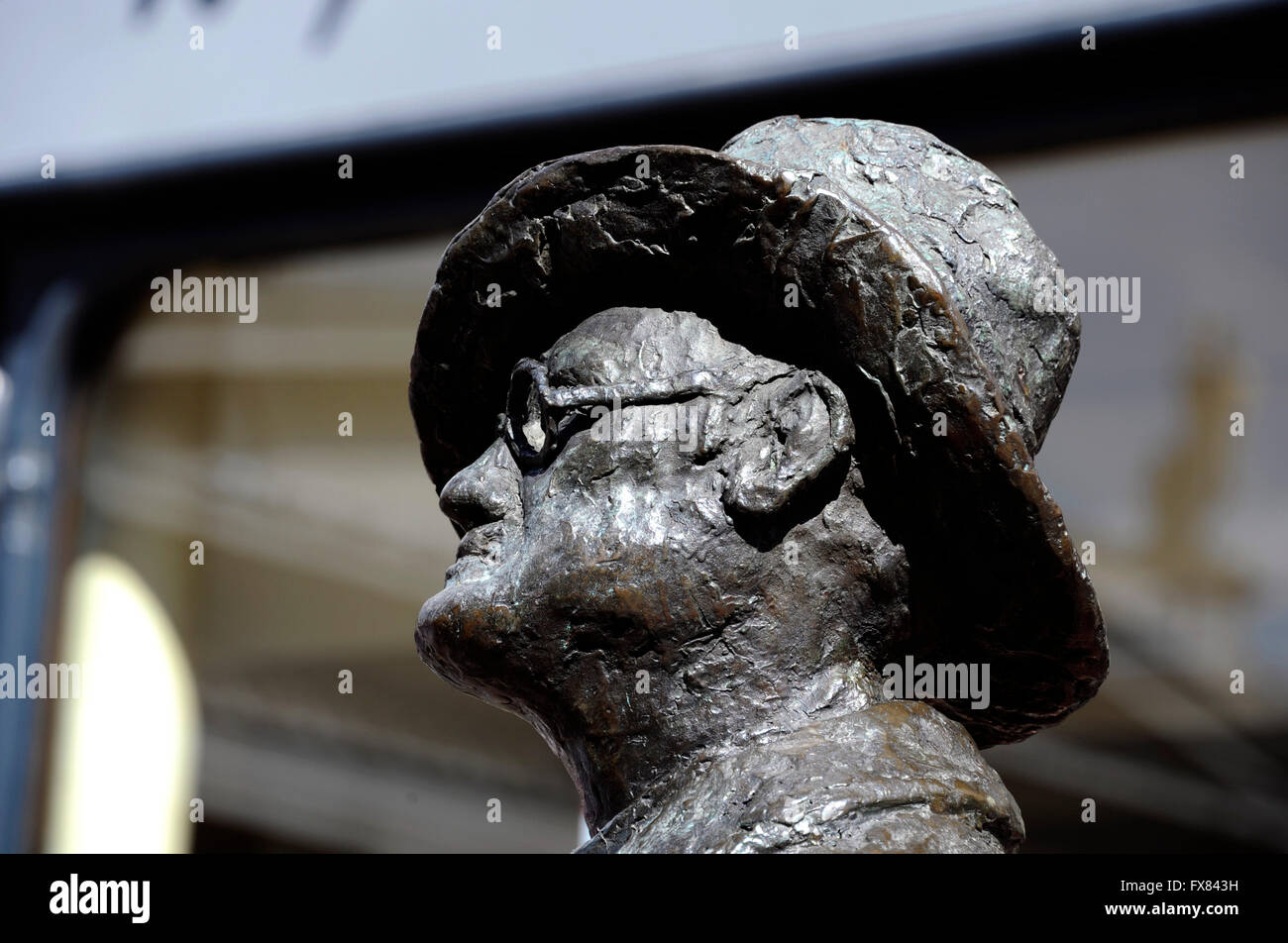 James Joyce statue by Marjorie Fitzgibbon sculptor in front the Cafe ...
