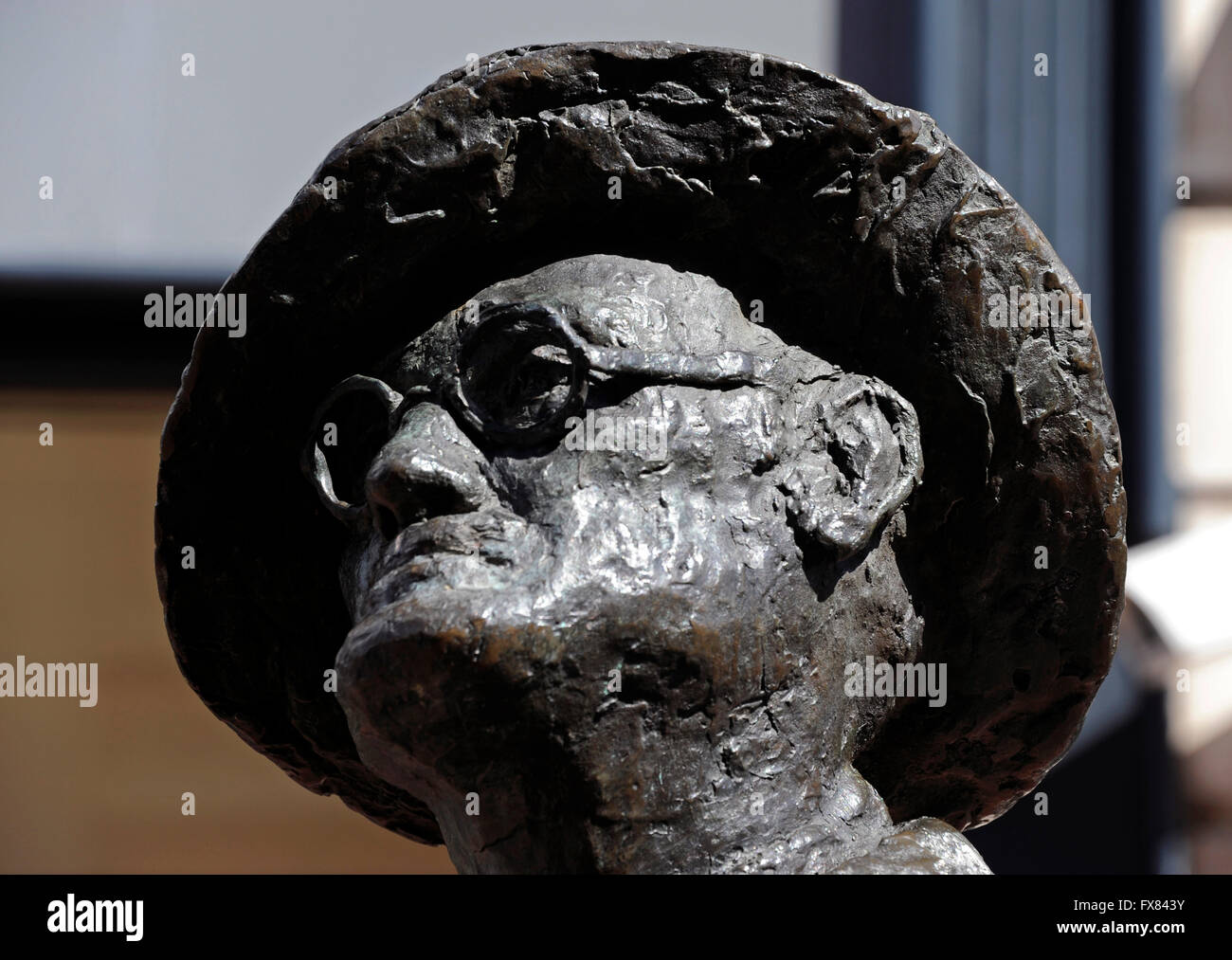 James Joyce statue by Marjorie Fitzgibbon sculptor in front the Cafe ...