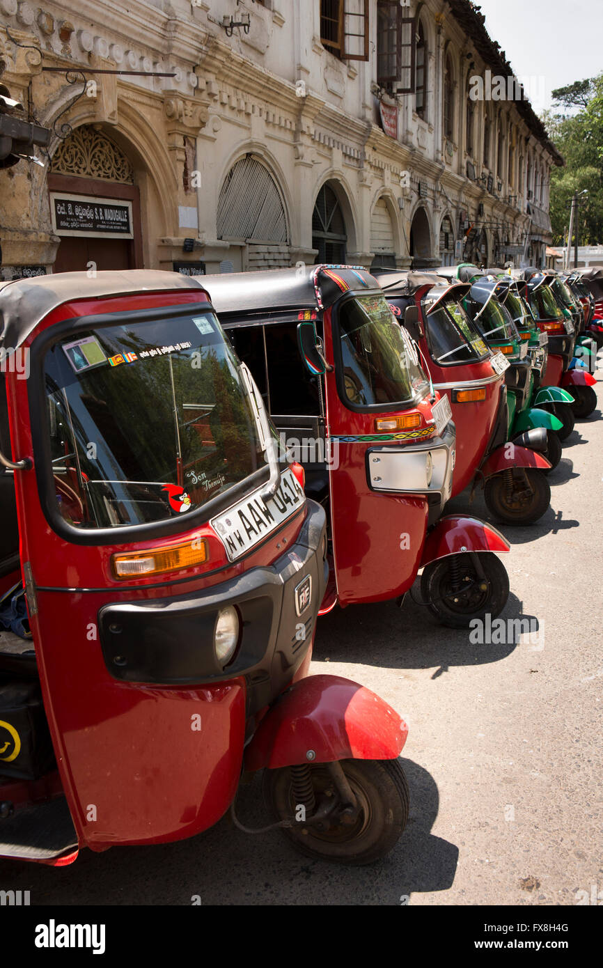 Sri Lanka, Kandy, Deva Vidiya, line of red auto rickshaw tuk-tuks Stock Photo