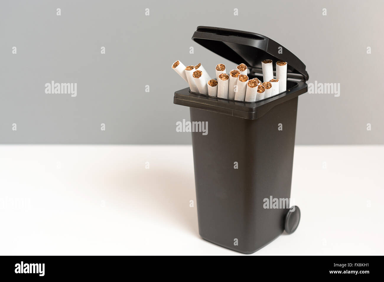 Smocking hires stock photography and images Alamy