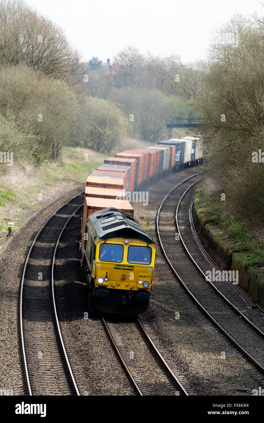 Class 66 diesel locomotive pulling a freightliner train up Hatton Bank, Warwickshire, UK Stock Photo