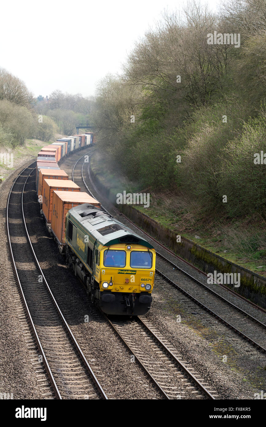 Class 66 diesel locomotive pulling a freightliner train up Hatton Bank, Warwickshire, UK Stock Photo