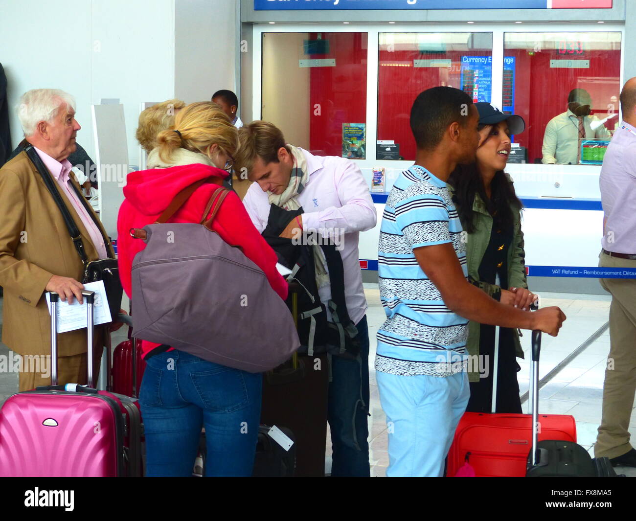 arrivals at charles de gaulle