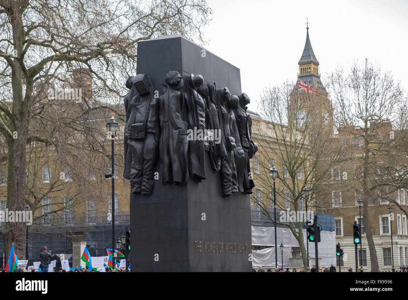 World war ii statue hi-res stock photography and images - Alamy