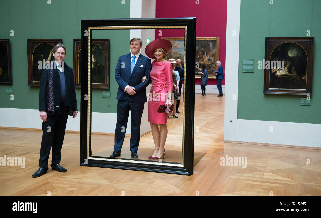 Munich, Germany. 13th Apr, 2016. Queen Maxima and King Willem-Alexander of the Netherlands look at paintings in the section of Dutch master painters of the 17th century in the Alte Pinakothek in Munich, Germany, 13 April 2016. The Dutch Royal couple are on a two day visit of the southern German state of Bavaria. To the left is the General Director of the Bavarian State painting collection, Bernhard Maaz. Photo: SVEN HOPPE/dpa/Alamy Live News Stock Photo