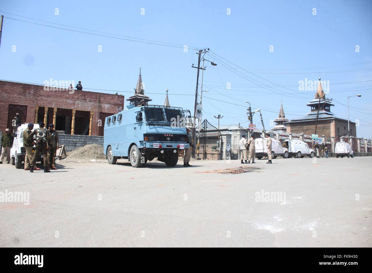 Srinagar, Kashmir. 13th April, 2016. Deserted View of Famous Mosque Jamia Masjid Srinagar during a Curfew against the killings of two youths and 1 woman in Handwara district Credit:  Basit zargar/Alamy Live News Stock Photo