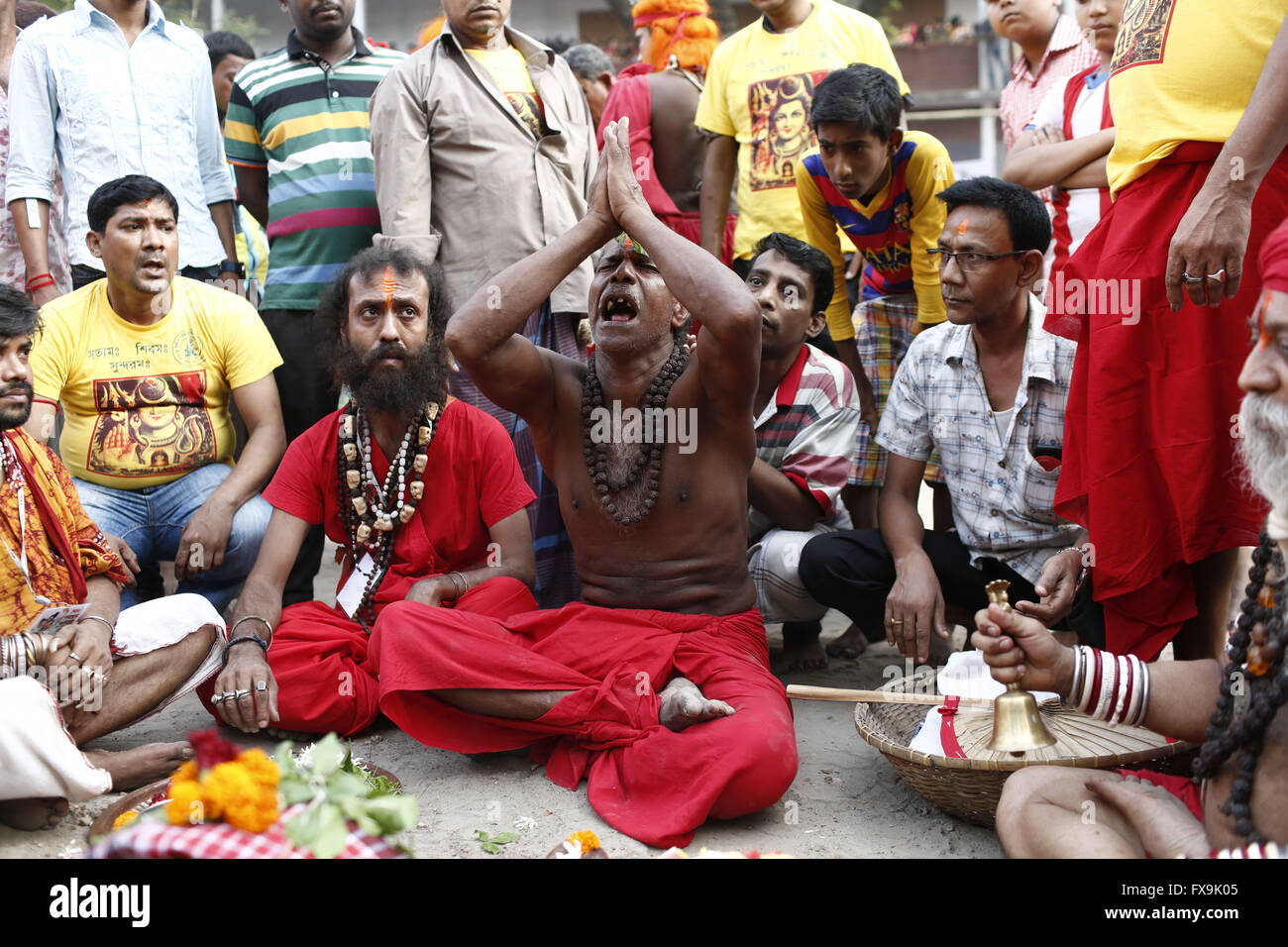 Dhaka, Bangladesh. 13th Apr, 2016. Bangladeshi Hindu people worshipping
