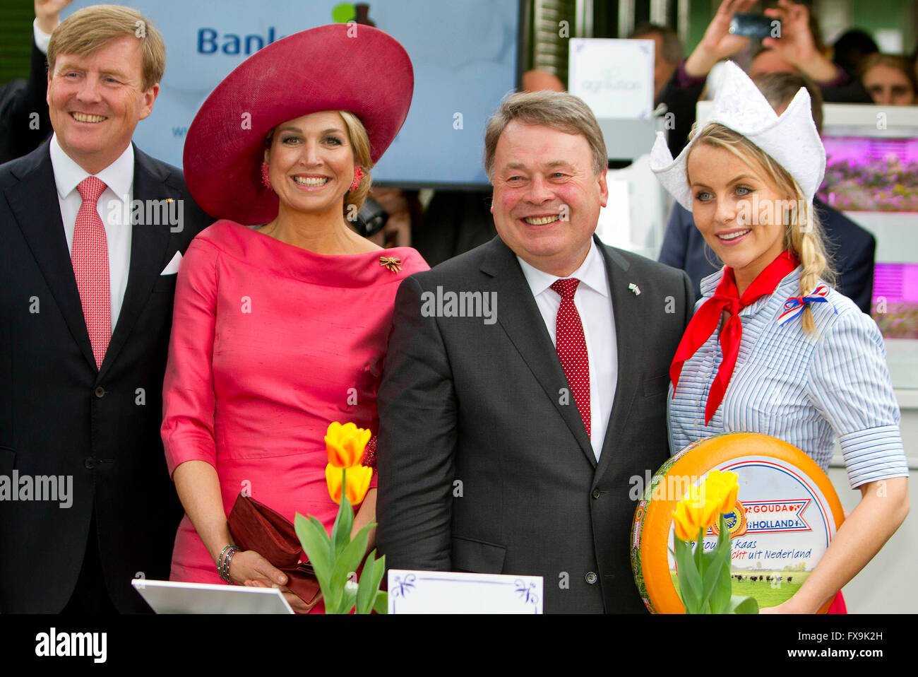 13-04-03-2016 HM King Willem-Alexander and HM Queen Máxima and Frau Antje, visit the Agrifood · Viktualienmarkt Visit to the Alte Pinakothek, Urban Mobility · BMW Group and the Residence of minister-president Seehofer 2 days visit of HM King Willem-Alexander and HM Queen Máxima to Bavaria RPE/Albert Nieboer/Netherlands OUT - NO WIRE SERVICE - Stock Photo