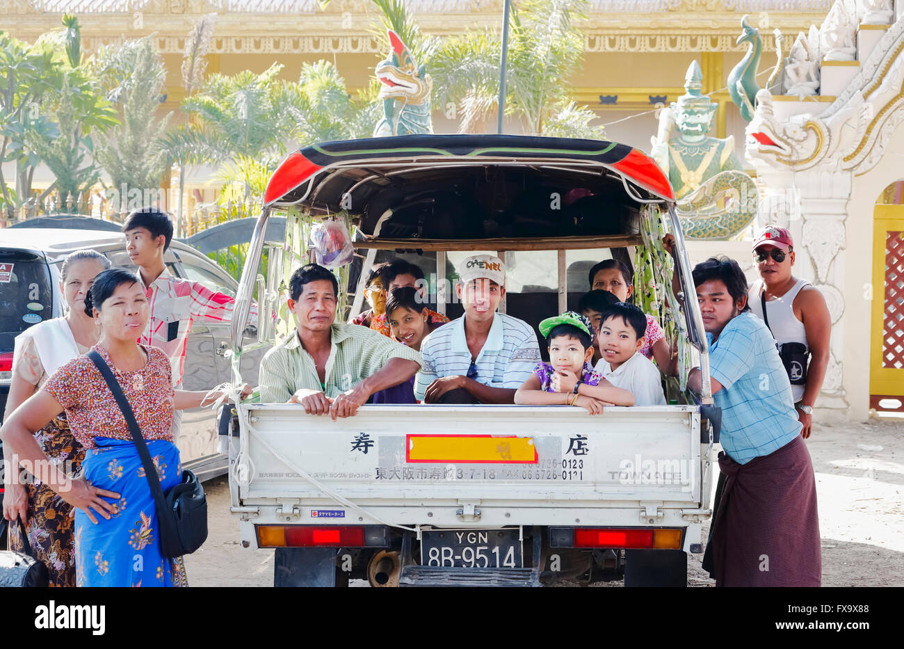Local Burmese family in the back of a truck at Kyauk Taw Gyi Pagoda at the foot of Mandalay Hill, Mandalay, Myanmar Stock Photo
