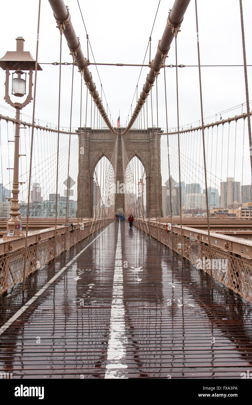Brooklyn bridge historic suspension hi-res stock photography and images ...
