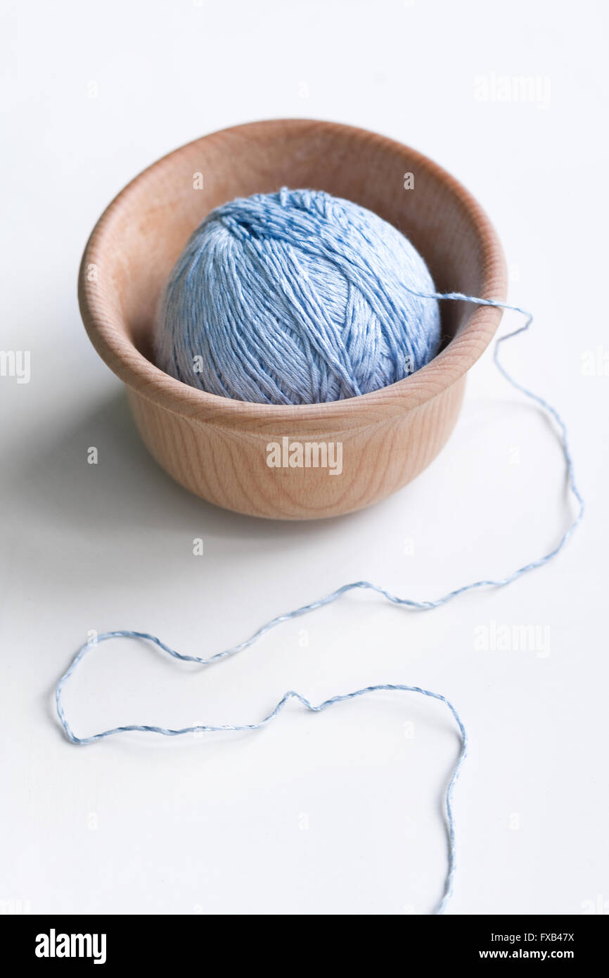 Ball of yarn with knitting needles hires stock photography and images