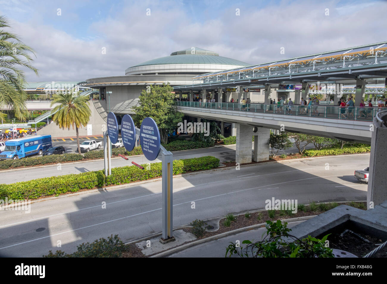 Crowds Walk From The Parking Garage At Universal Orlando Florida On A  Covered Walkway Bridge To The Entrance Stock Photo - Alamy