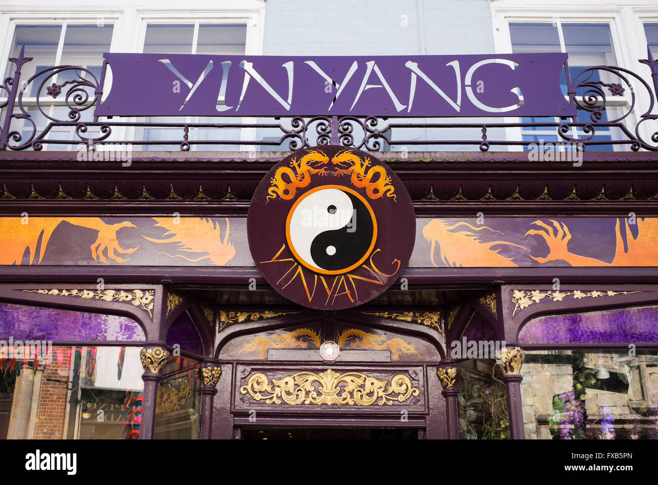 Yin Yang shop front. Glastonbury, Somerset, England Stock Photo Alamy