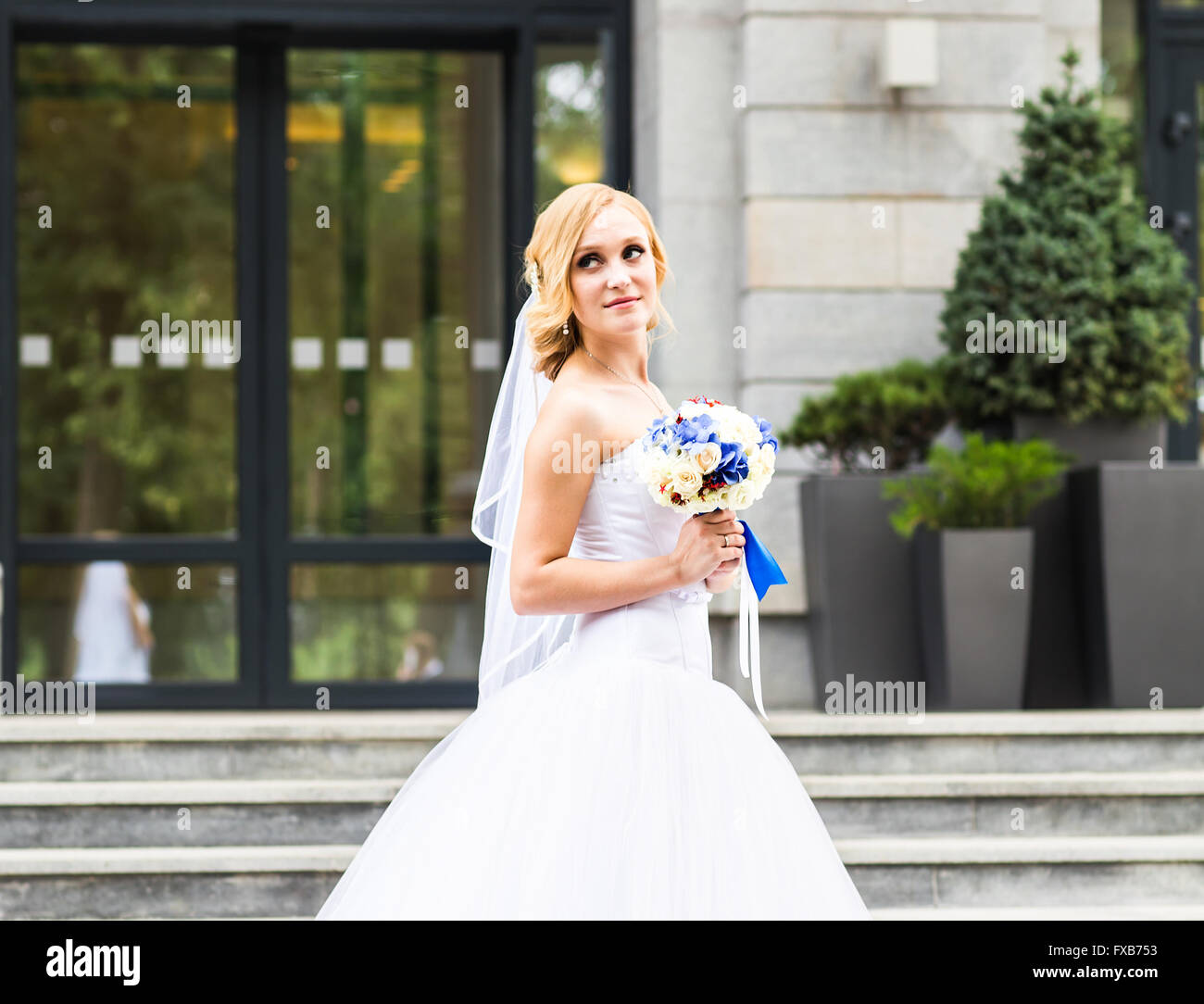 Wedding. Beautiful bride with bouquet Stock Photo - Alamy