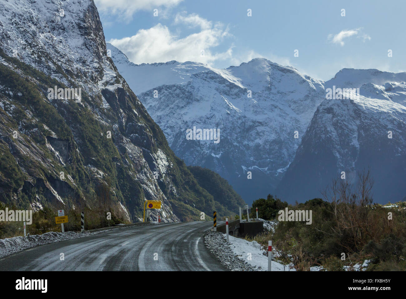 The road to and views at Milford Sound in New Zealand Stock Photo