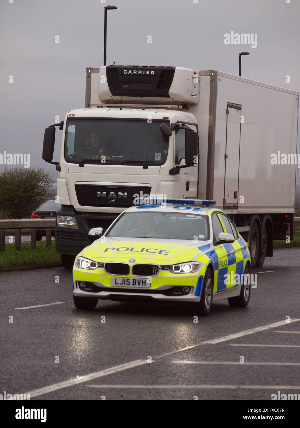 Newcastle Upon Tyne, UK. 14th April 2016. Stationary Northumbria police cars feeding traffic past a multi vehicle car crash on the 1058 Coast Road in North Tyneside earlier this morning. Credit:  james walsh/Alamy Live News Stock Photo