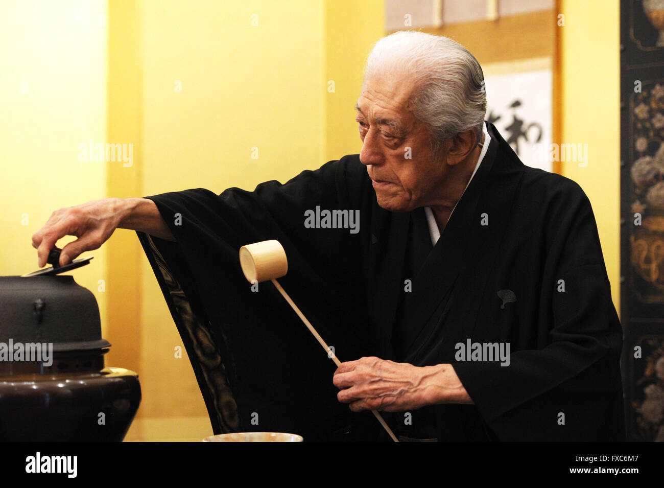Singapore. 14th Apr, 2016. Japanese tea master Genshitsu Sen conducts a