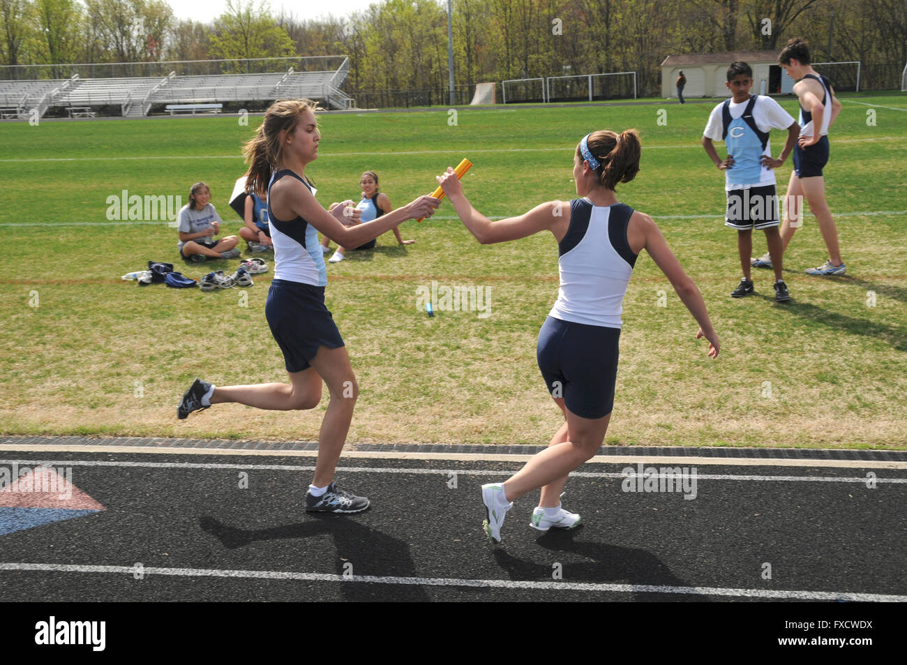 Girls relay hi-res stock photography and images - Alamy