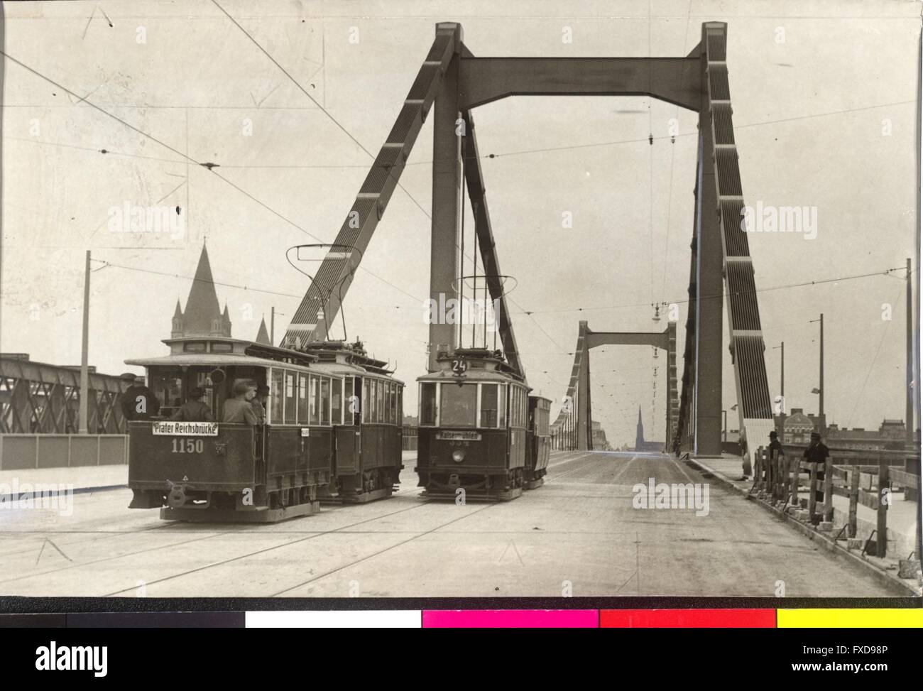 Eröffnung des Straßenbahnverkehrs auf der neuen Reichsbrücke Stock Photo