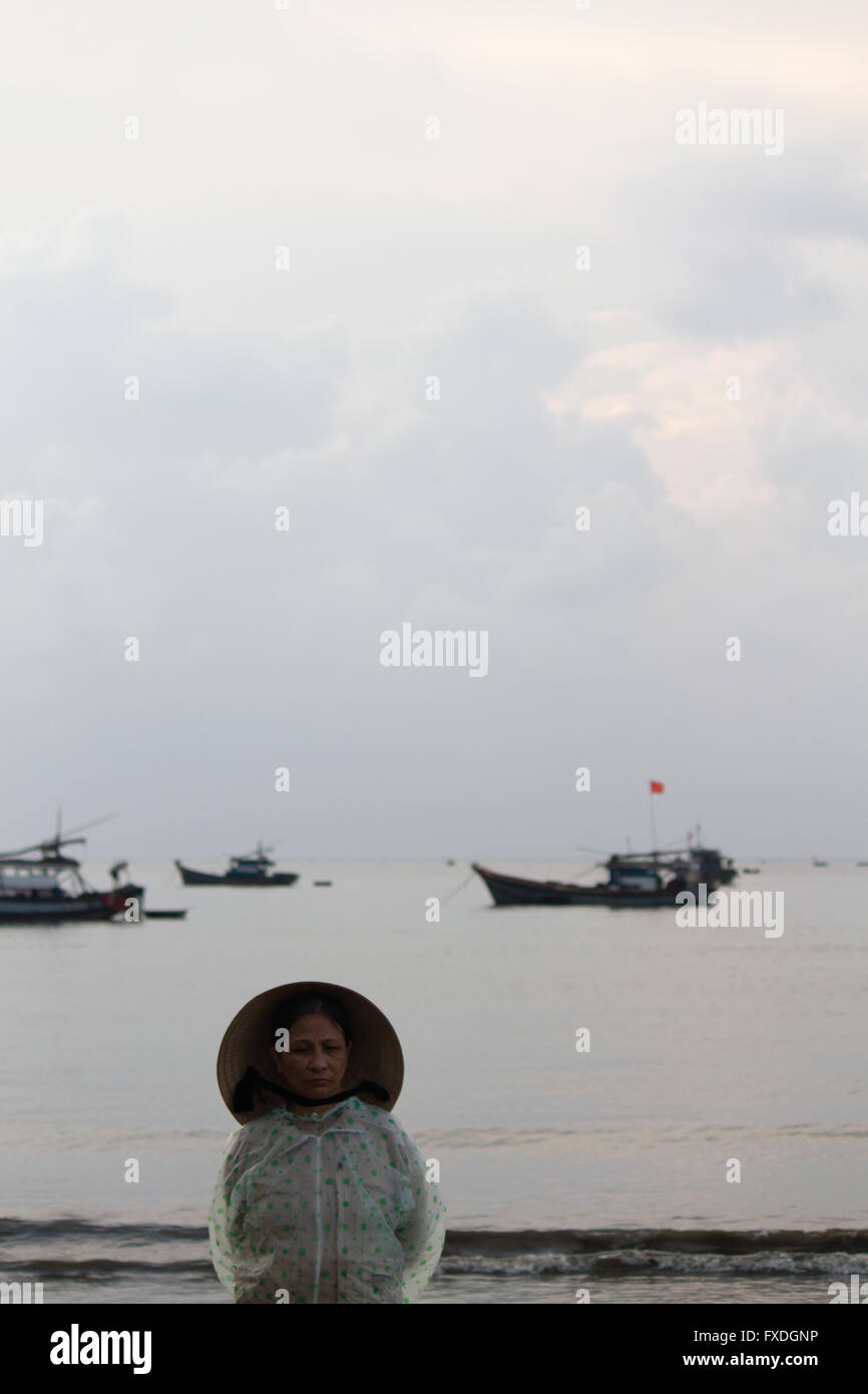 Vietnamese woman fishing hi-res stock photography and images - Alamy