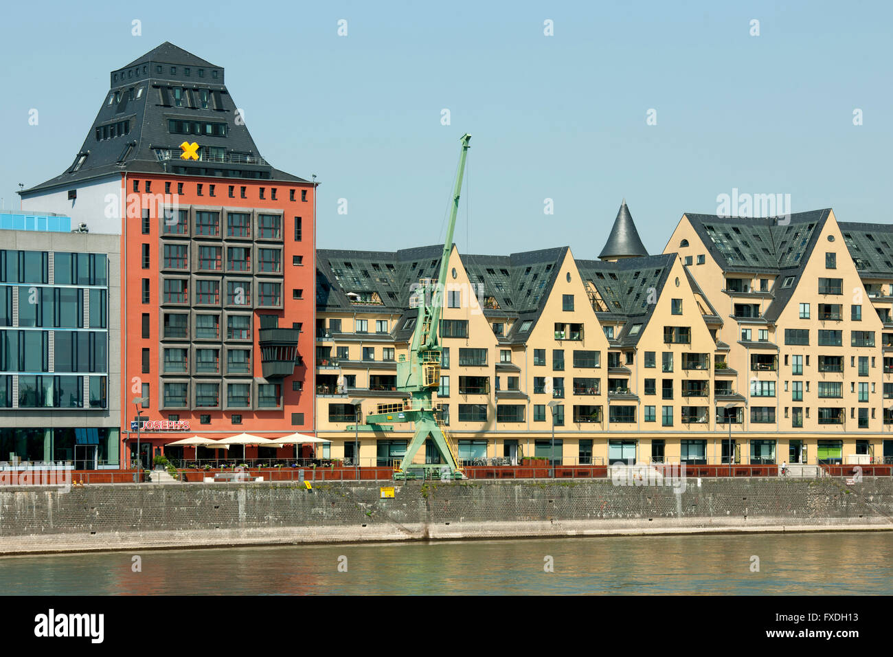Deutschland, Nordrhein-Westfalen, Köln, Rheinauhafen, die alten Speichergebäude wurden renoviert. Stock Photo