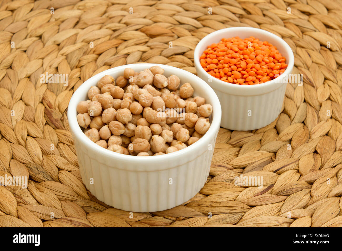 Chickpeas and red lentils Stock Photo - Alamy