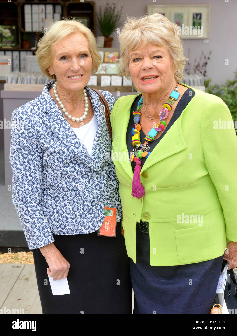 mary berry and Judith Chalmers  at the    RHS Chelsea Flower Show at the RHS Chelsea Flower Show 20/5/ 2013  Photo by Brian Jordan/ Retna Pictures Stock Photo