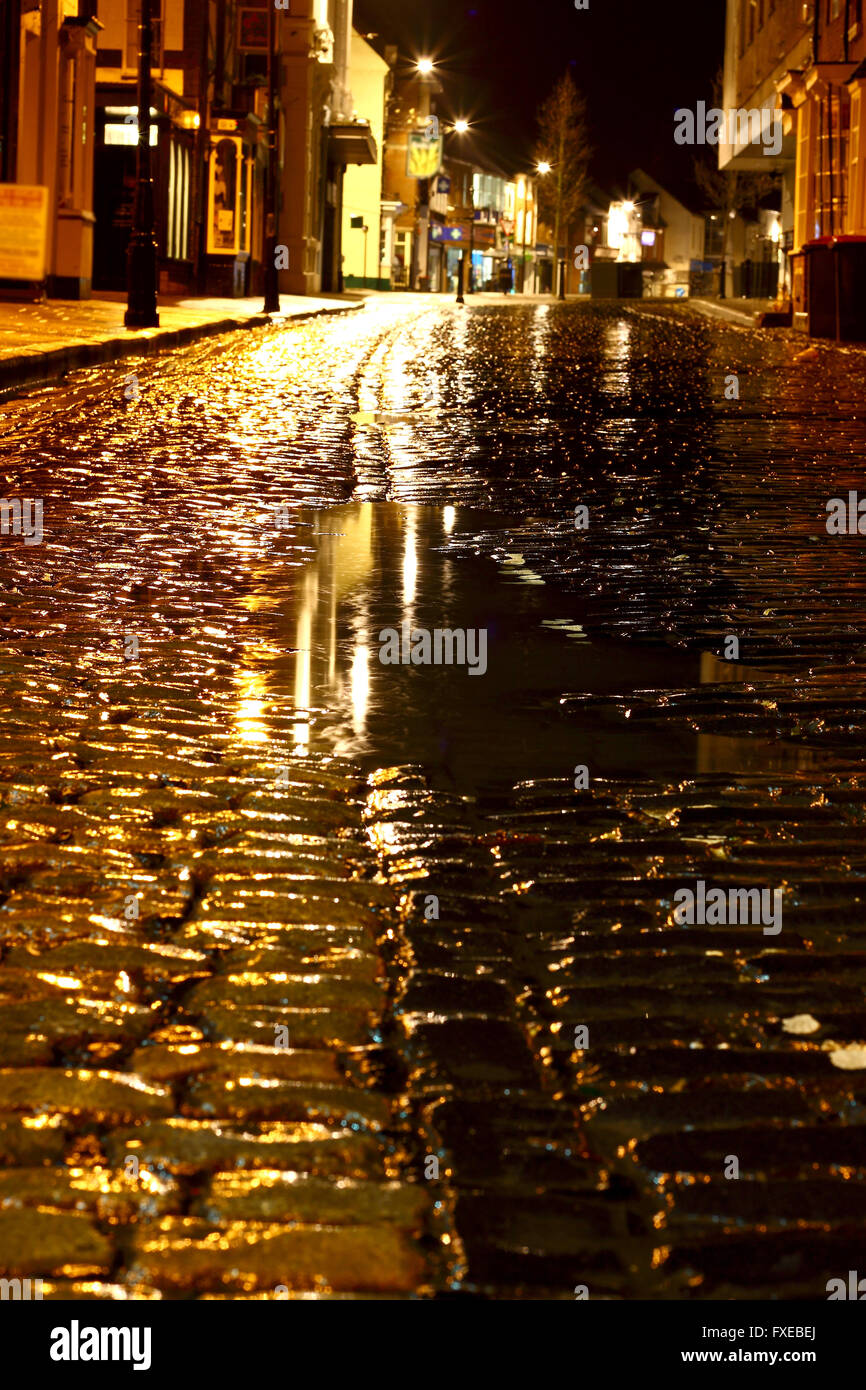 Wet night boulevard hi-res stock photography and images - Alamy