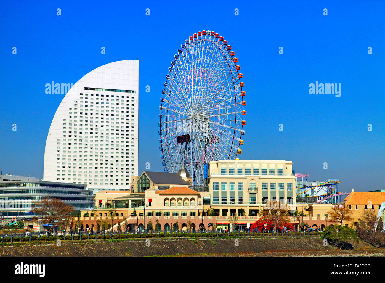 Giant Ferris Wheel Cosmo Clock 21 and Minato Mirai 21 buildings Yokohama Japan Stock Photo
